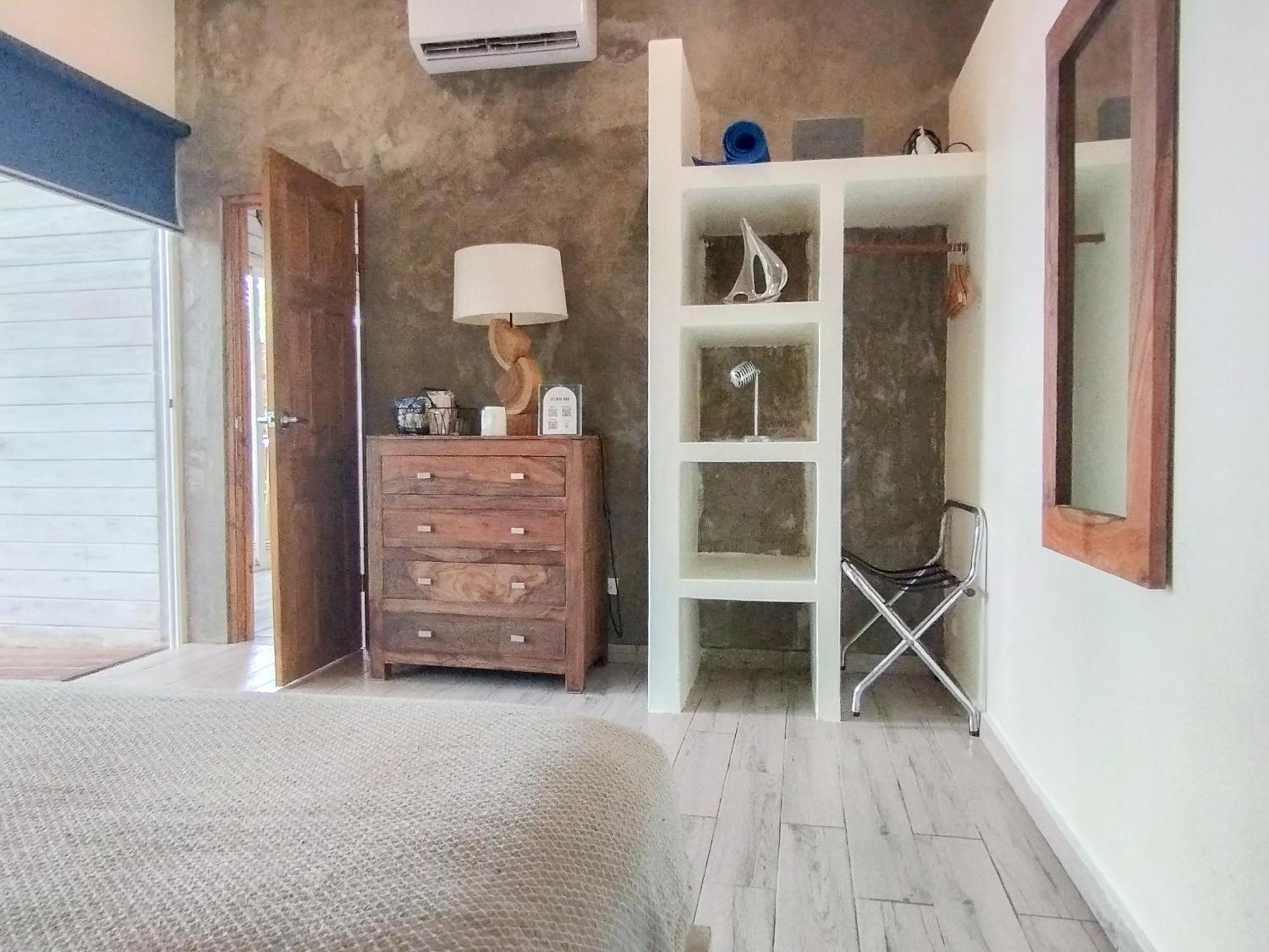 Hostel-island Paradise, Saboga And Noelia (adults Only)