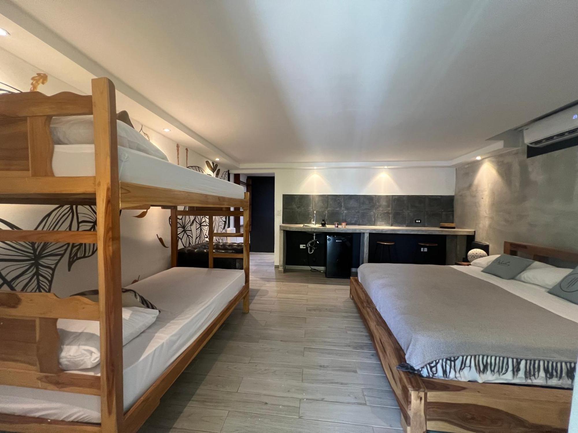 Hostel-island Paradise, Saboga And Noelia (adults Only) Hotel