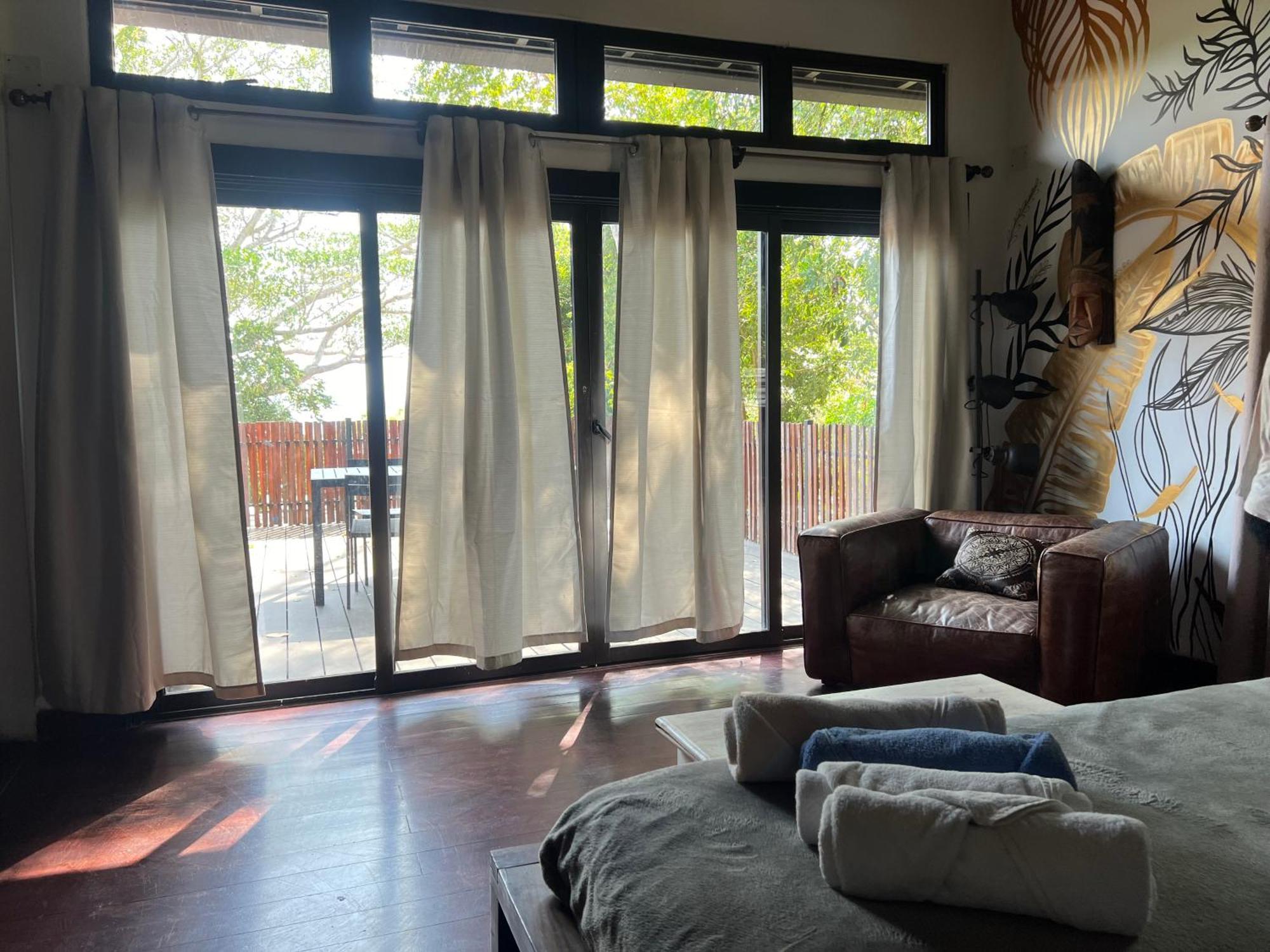 Hostel-island Paradise, Saboga And Noelia (adults Only)